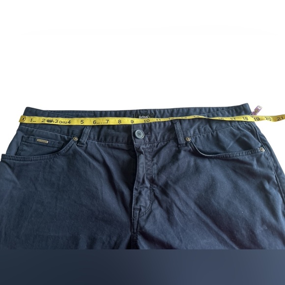 Boss Navy Blue Relaxed Pants with Smooth Fabric
Waist 36
Length 32 - Picture 7 of 7
